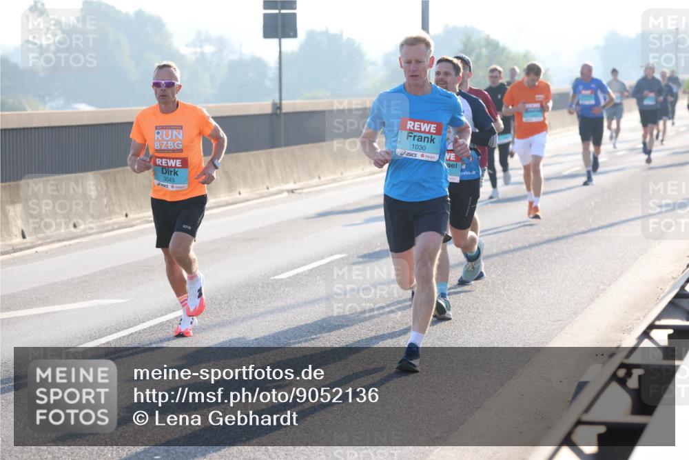 03.10.2025 - Köhlbrandbrückenlauf Lena Gebhardt http://msf.ph/oto/9052136 03.10.2025 09:15:07 Position 1 3043, 1030 meine-sportfotos.de