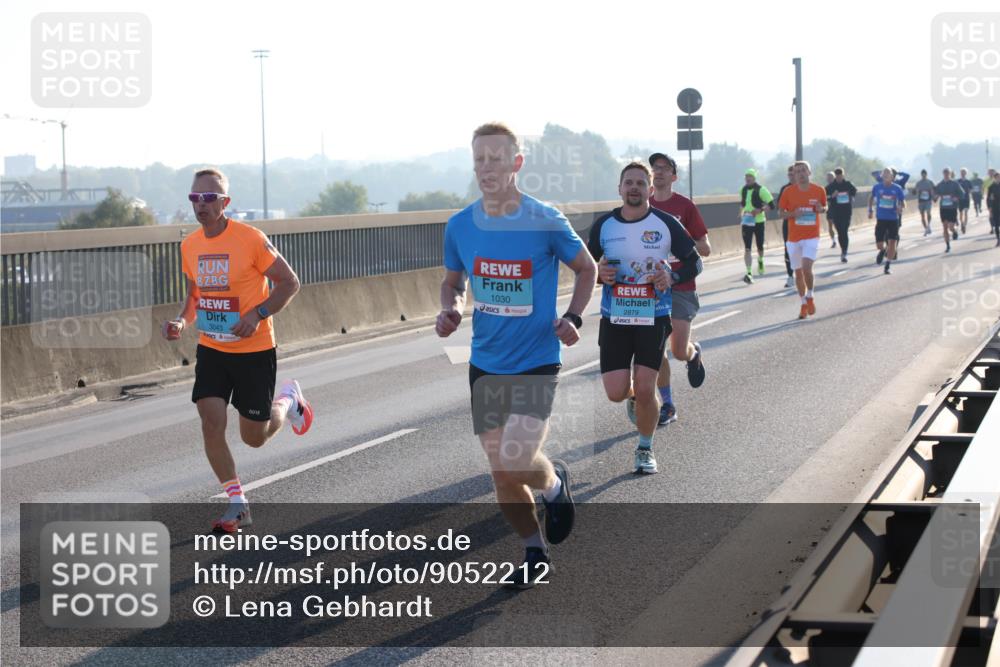 03.10.2025 - Köhlbrandbrückenlauf Lena Gebhardt http://msf.ph/oto/9052212 03.10.2025 09:15:09 Position 1 3043, 1030, 2879 meine-sportfotos.de