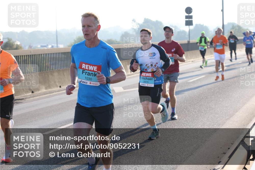 03.10.2025 - Köhlbrandbrückenlauf Lena Gebhardt http://msf.ph/oto/9052231 03.10.2025 09:15:09 Position 1 1030, 2879 meine-sportfotos.de