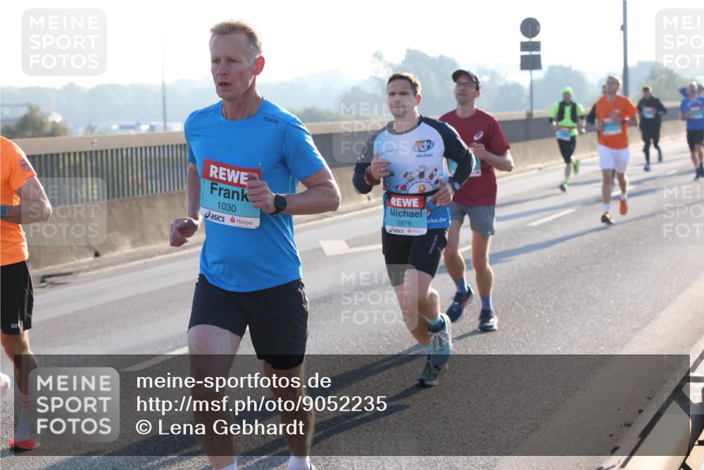 03.10.2025 - Köhlbrandbrückenlauf Lena Gebhardt http://msf.ph/oto/9052235 03.10.2025 09:15:09 Position 1 1030, 2879 meine-sportfotos.de