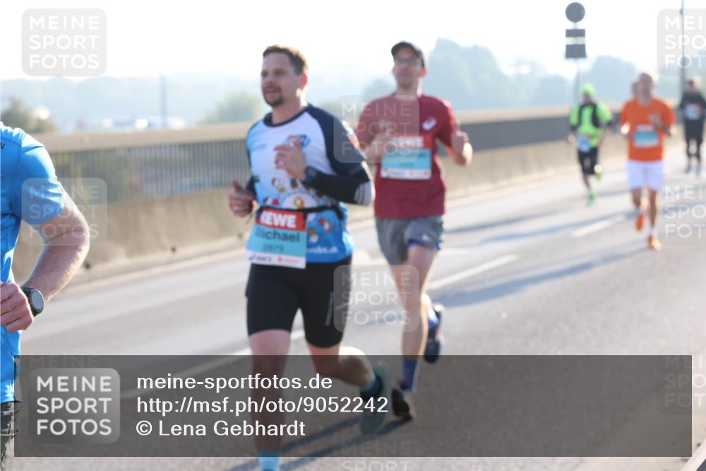 03.10.2025 - Köhlbrandbrückenlauf Lena Gebhardt http://msf.ph/oto/9052242 03.10.2025 09:15:10 Position 1  meine-sportfotos.de