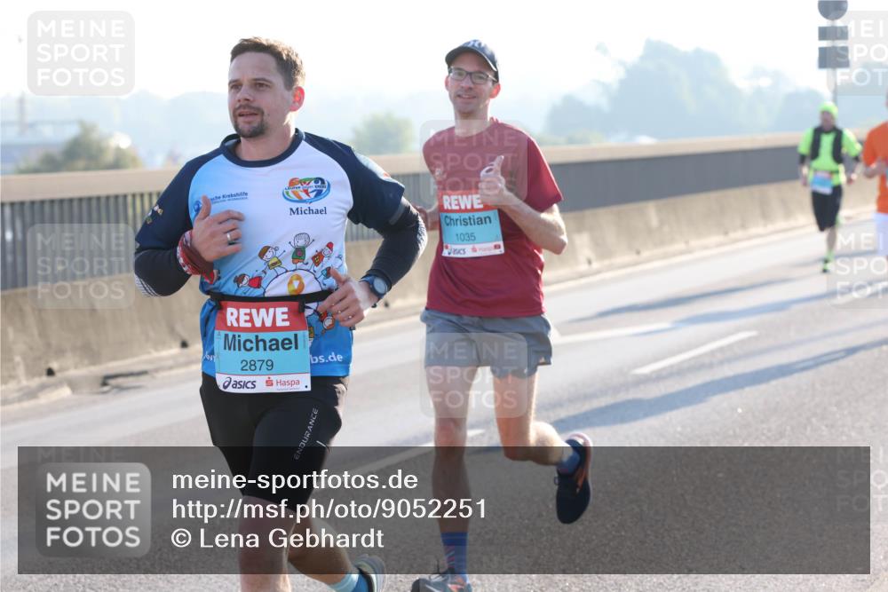 03.10.2025 - Köhlbrandbrückenlauf Lena Gebhardt http://msf.ph/oto/9052251 03.10.2025 09:15:10 Position 1 2879, 1035 meine-sportfotos.de