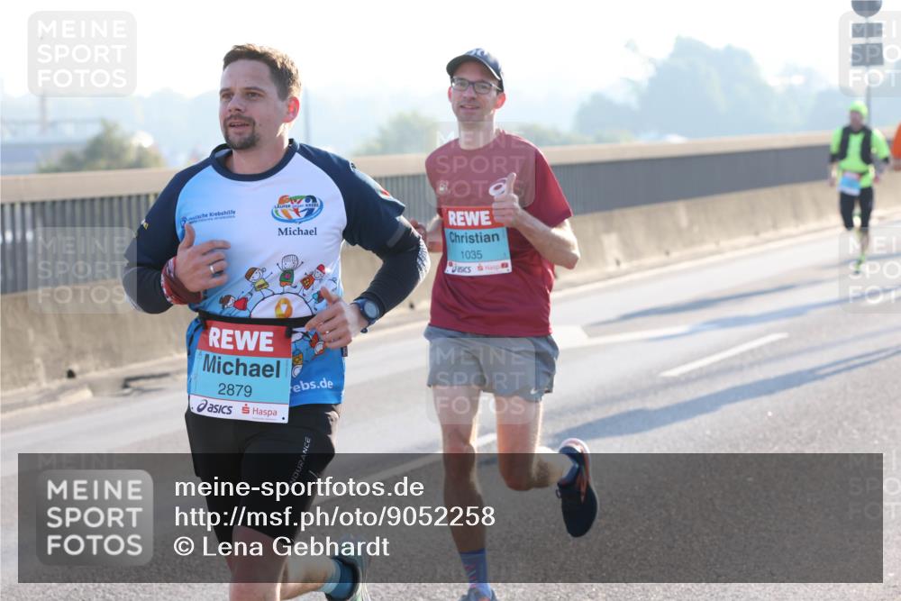 03.10.2025 - Köhlbrandbrückenlauf Lena Gebhardt http://msf.ph/oto/9052258 03.10.2025 09:15:10 Position 1 1035, 2879 meine-sportfotos.de