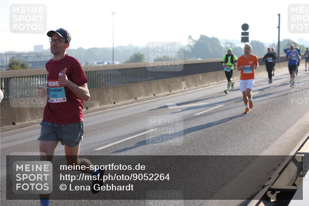 03.10.2025 - Köhlbrandbrückenlauf Lena Gebhardt http://msf.ph/oto/9052264 03.10.2025 09:15:11 Position 1 1035 meine-sportfotos.de
