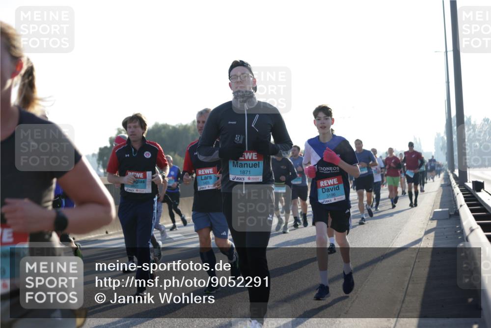 03.10.2025 - Köhlbrandbrückenlauf Jannik Wohlers http://msf.ph/oto/9052291 03.10.2025 09:19:21 Position 3 3407, 3405, 1871, 3196 meine-sportfotos.de