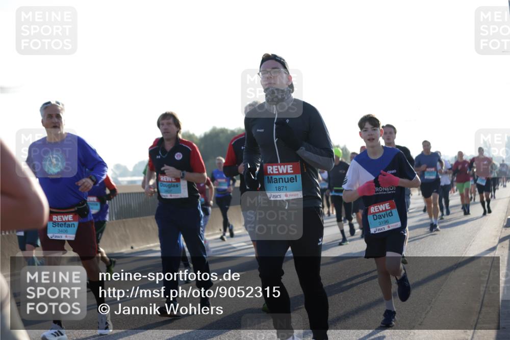 03.10.2025 - Köhlbrandbrückenlauf Jannik Wohlers http://msf.ph/oto/9052315 03.10.2025 09:19:22 Position 3 3406, 3407, 1871, 3196 meine-sportfotos.de