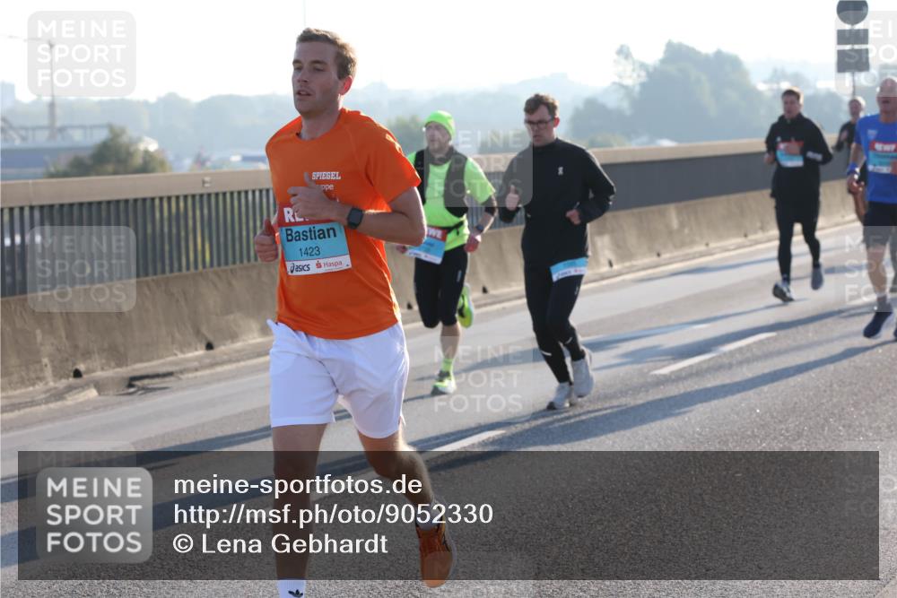 03.10.2025 - Köhlbrandbrückenlauf Lena Gebhardt http://msf.ph/oto/9052330 03.10.2025 09:15:14 Position 1 1423 meine-sportfotos.de