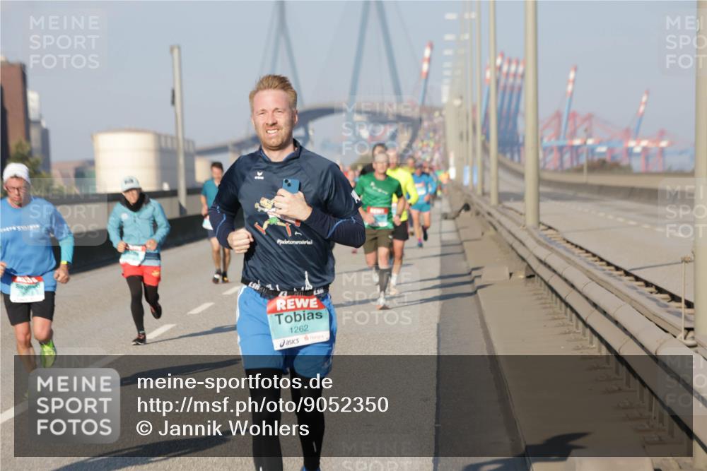 03.10.2025 - Köhlbrandbrückenlauf Jannik Wohlers http://msf.ph/oto/9052350 03.10.2025 09:46:45 Position 3 1262 meine-sportfotos.de