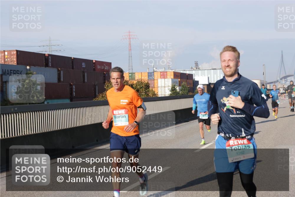 03.10.2025 - Köhlbrandbrückenlauf Jannik Wohlers http://msf.ph/oto/9052449 03.10.2025 09:46:47 Position 3 474, 1315, 1262 meine-sportfotos.de