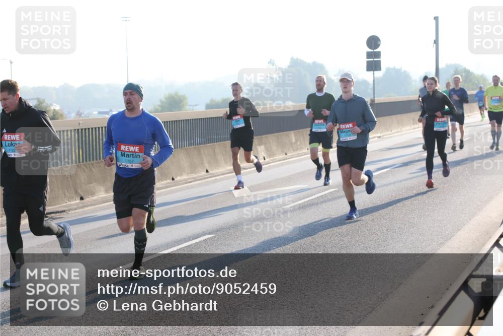 03.10.2025 - Köhlbrandbrückenlauf Lena Gebhardt http://msf.ph/oto/9052459 03.10.2025 09:15:17 Position 1 1122, 1157, 1150 meine-sportfotos.de