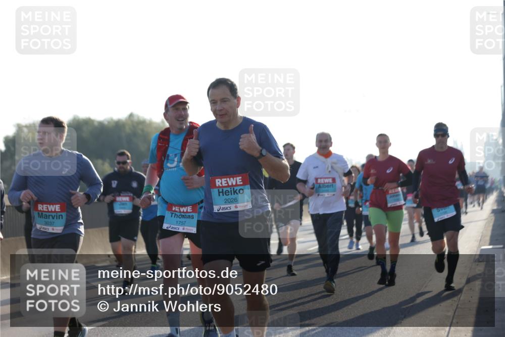 03.10.2025 - Köhlbrandbrückenlauf Jannik Wohlers http://msf.ph/oto/9052480 03.10.2025 09:19:25 Position 3 3037, 1757, 2026 meine-sportfotos.de