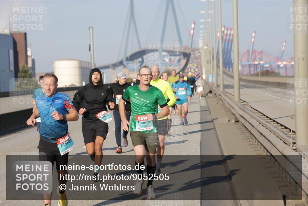 03.10.2025 - Köhlbrandbrückenlauf Jannik Wohlers http://msf.ph/oto/9052505 03.10.2025 09:46:51 Position 3 2712, 348, 3658 meine-sportfotos.de