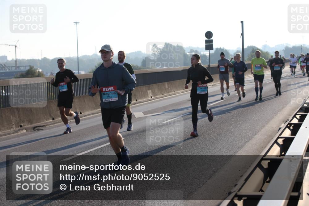 03.10.2025 - Köhlbrandbrückenlauf Lena Gebhardt http://msf.ph/oto/9052525 03.10.2025 09:15:19 Position 1 1150 meine-sportfotos.de