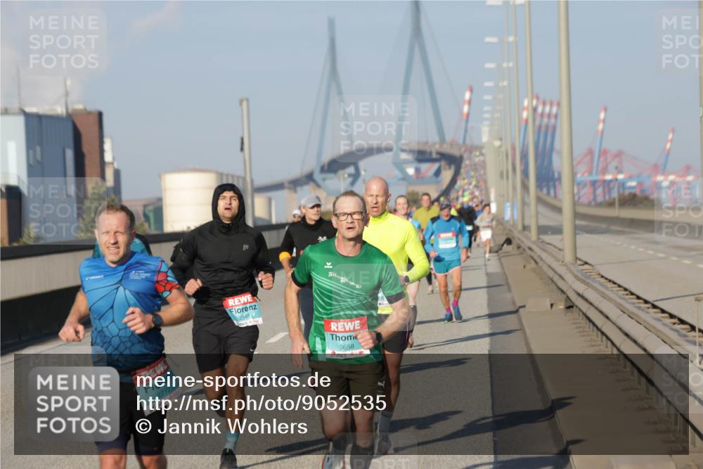 03.10.2025 - Köhlbrandbrückenlauf Jannik Wohlers http://msf.ph/oto/9052535 03.10.2025 09:46:52 Position 3 2712, 2948, 3658 meine-sportfotos.de