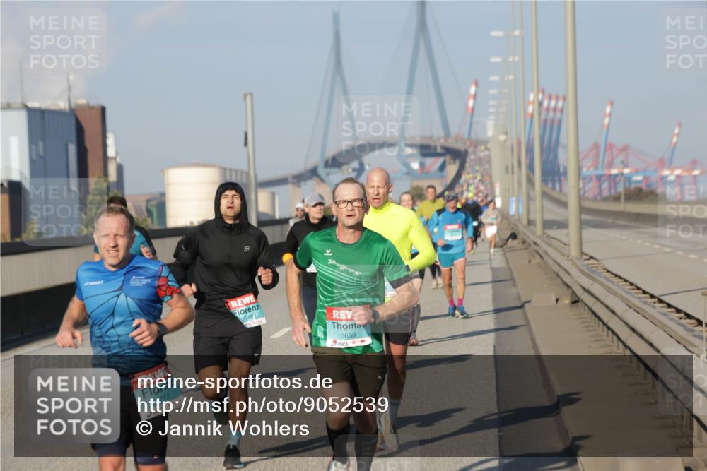 03.10.2025 - Köhlbrandbrückenlauf Jannik Wohlers http://msf.ph/oto/9052539 03.10.2025 09:46:52 Position 3 2712, 2948, 3658 meine-sportfotos.de