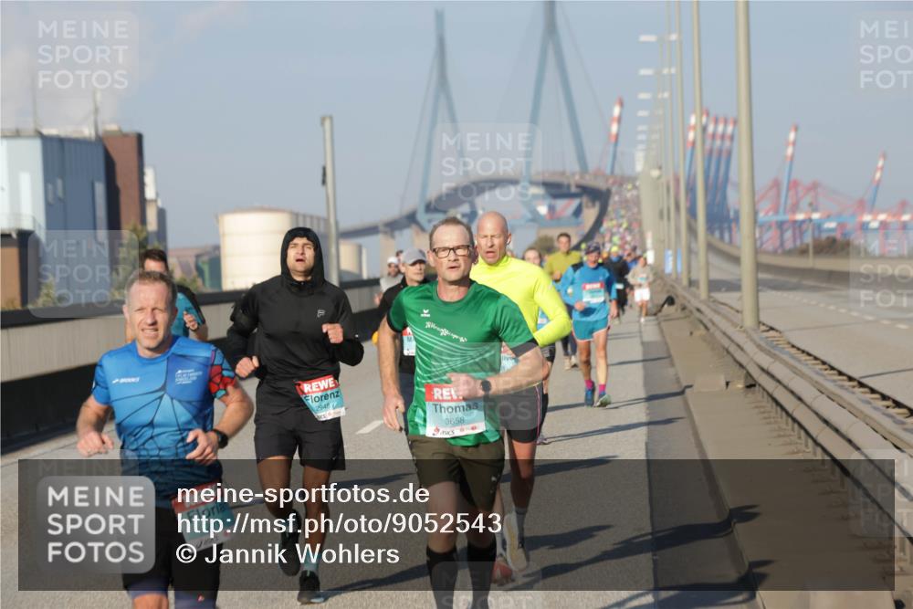 03.10.2025 - Köhlbrandbrückenlauf Jannik Wohlers http://msf.ph/oto/9052543 03.10.2025 09:46:52 Position 3 2712, 7, 2948, 3658 meine-sportfotos.de