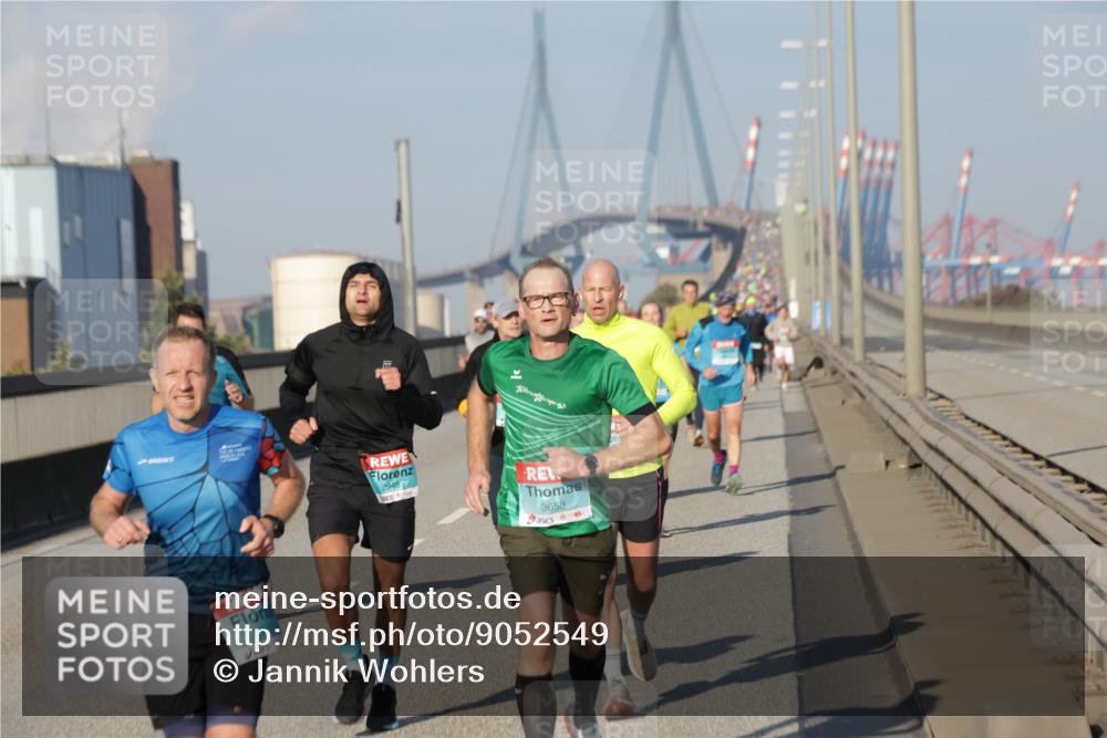 03.10.2025 - Köhlbrandbrückenlauf Jannik Wohlers http://msf.ph/oto/9052549 03.10.2025 09:46:52 Position 3 2948, 3658, 2712 meine-sportfotos.de