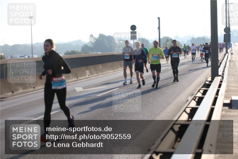 03.10.2025 - Köhlbrandbrückenlauf Lena Gebhardt http://msf.ph/oto/9052559 03.10.2025 09:15:20 Position 1  meine-sportfotos.de