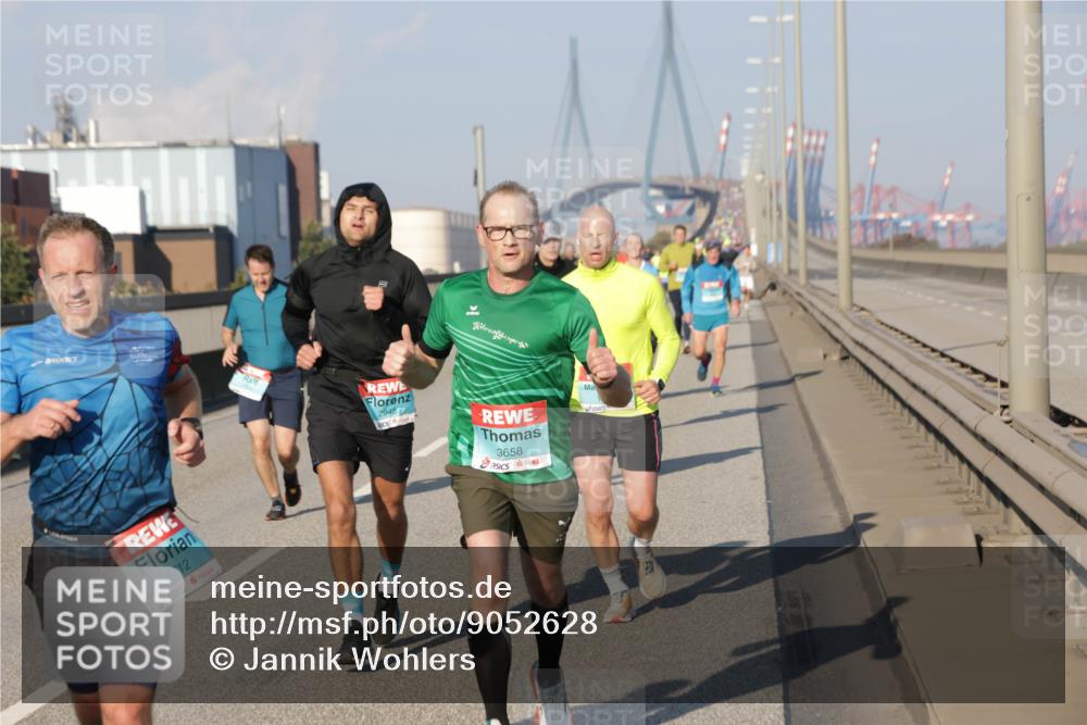 03.10.2025 - Köhlbrandbrückenlauf Jannik Wohlers http://msf.ph/oto/9052628 03.10.2025 09:46:54 Position 3 2712, 2948, 3658 meine-sportfotos.de