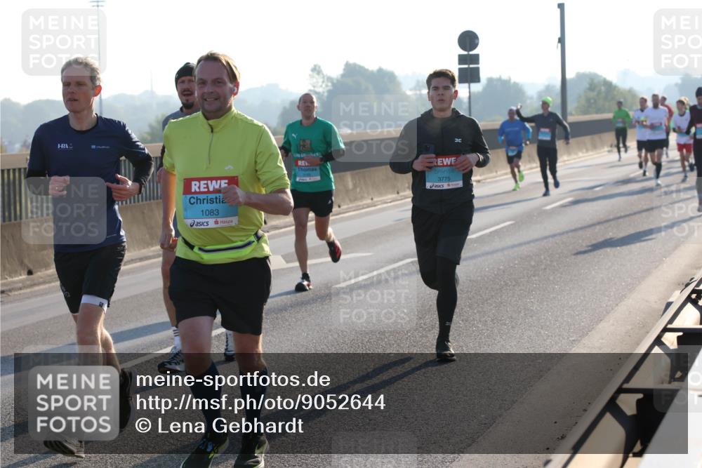 03.10.2025 - Köhlbrandbrückenlauf Lena Gebhardt http://msf.ph/oto/9052644 03.10.2025 09:15:23 Position 1 1083, 3775 meine-sportfotos.de