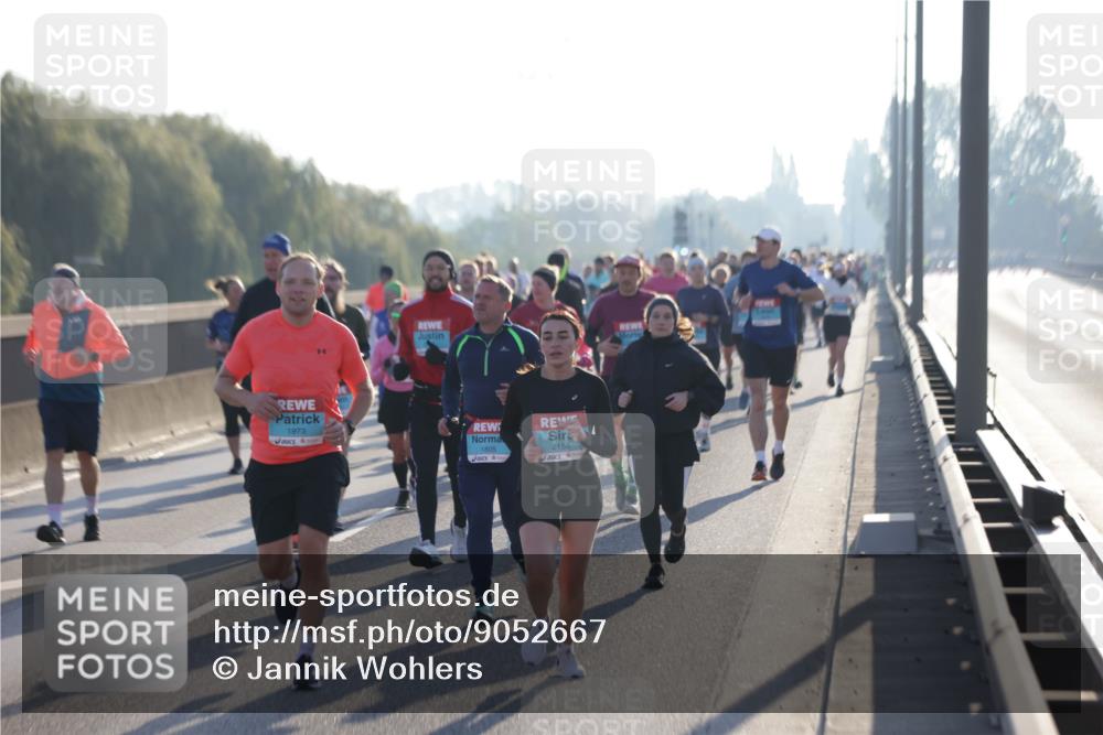 03.10.2025 - Köhlbrandbrückenlauf Jannik Wohlers http://msf.ph/oto/9052667 03.10.2025 09:19:37 Position 3 1973, 1805, 2155 meine-sportfotos.de