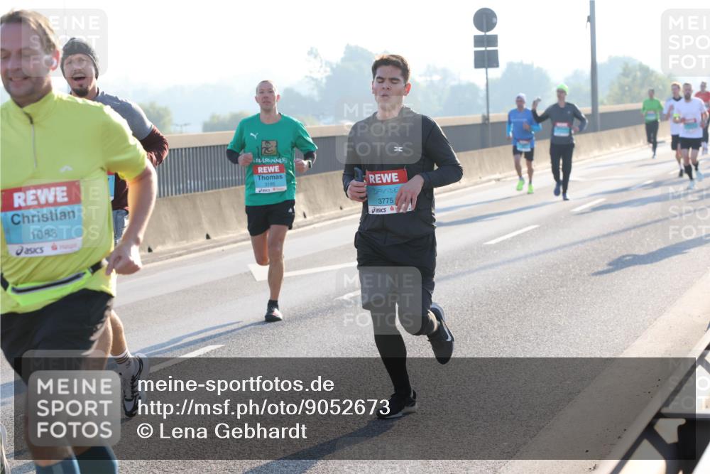 03.10.2025 - Köhlbrandbrückenlauf Lena Gebhardt http://msf.ph/oto/9052673 03.10.2025 09:15:23 Position 1 1083, 3185, 3775, 14 meine-sportfotos.de