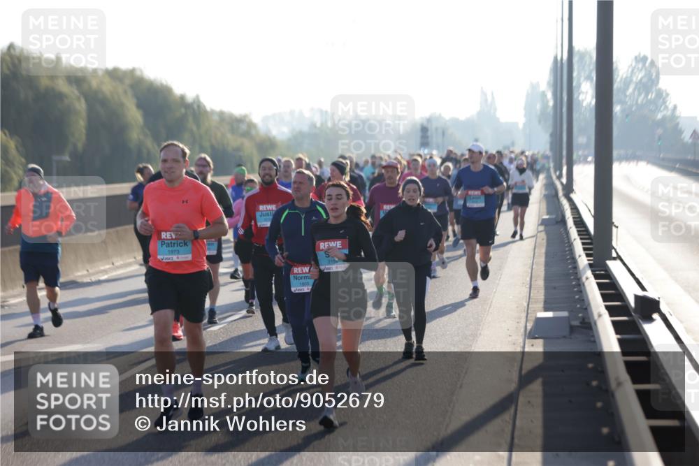 03.10.2025 - Köhlbrandbrückenlauf Jannik Wohlers http://msf.ph/oto/9052679 03.10.2025 09:19:37 Position 3 1973, 1805, 215 meine-sportfotos.de