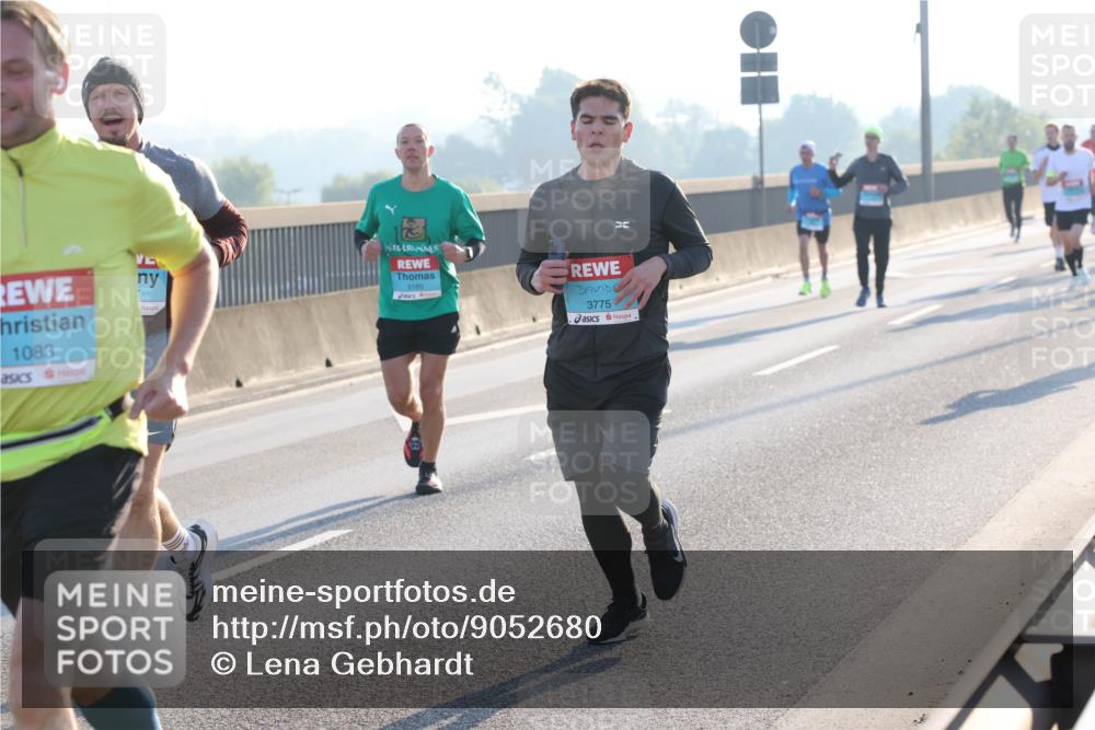 03.10.2025 - Köhlbrandbrückenlauf Lena Gebhardt http://msf.ph/oto/9052680 03.10.2025 09:15:23 Position 1 1083, 3185, 3775 meine-sportfotos.de
