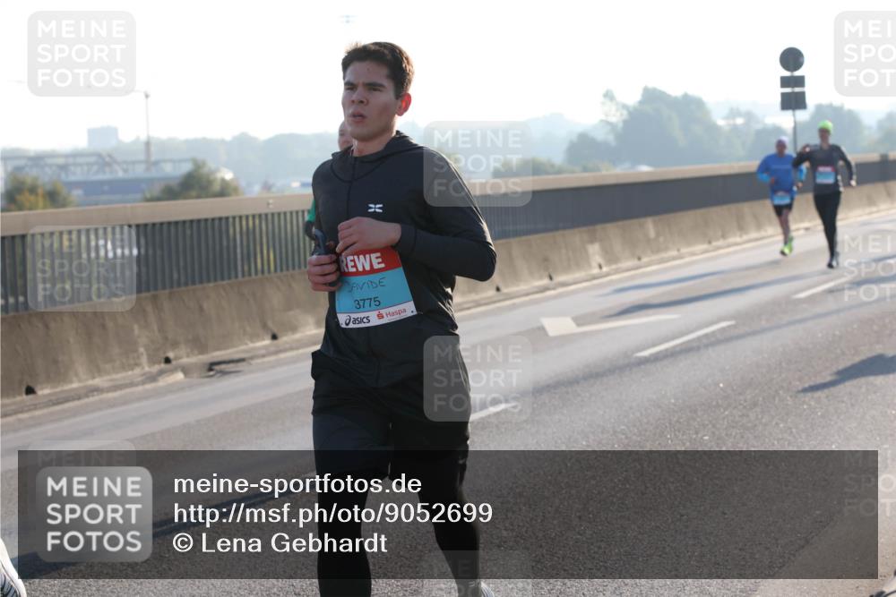 03.10.2025 - Köhlbrandbrückenlauf Lena Gebhardt http://msf.ph/oto/9052699 03.10.2025 09:15:25 Position 1 3775 meine-sportfotos.de