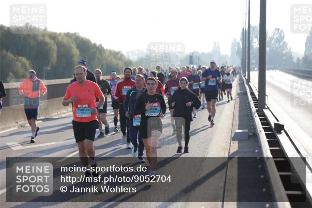 03.10.2025 - Köhlbrandbrückenlauf Jannik Wohlers http://msf.ph/oto/9052704 03.10.2025 09:19:37 Position 3 1973, 180, 2155 meine-sportfotos.de