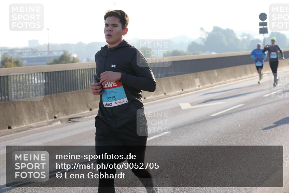 03.10.2025 - Köhlbrandbrückenlauf Lena Gebhardt http://msf.ph/oto/9052705 03.10.2025 09:15:25 Position 1 3775 meine-sportfotos.de
