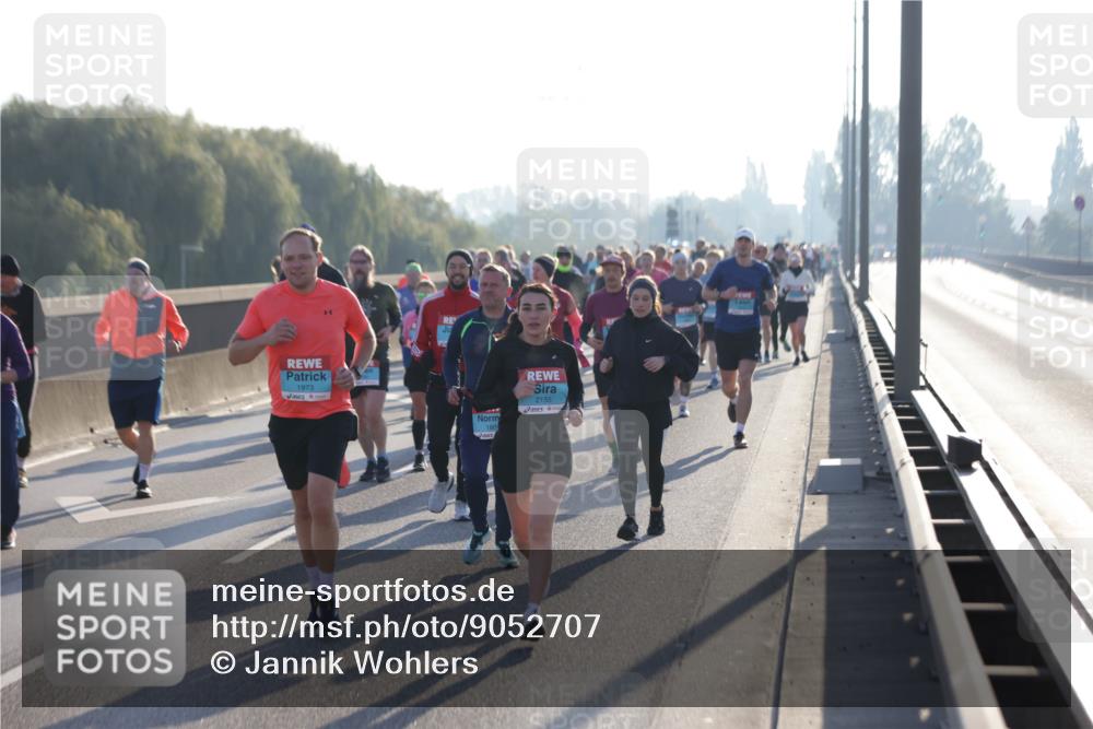 03.10.2025 - Köhlbrandbrückenlauf Jannik Wohlers http://msf.ph/oto/9052707 03.10.2025 09:19:37 Position 3 1973, 1805, 2155 meine-sportfotos.de
