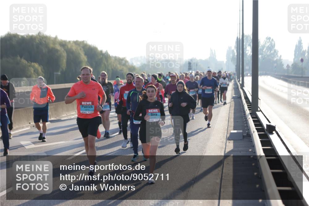03.10.2025 - Köhlbrandbrückenlauf Jannik Wohlers http://msf.ph/oto/9052711 03.10.2025 09:19:37 Position 3 1973, 2155 meine-sportfotos.de