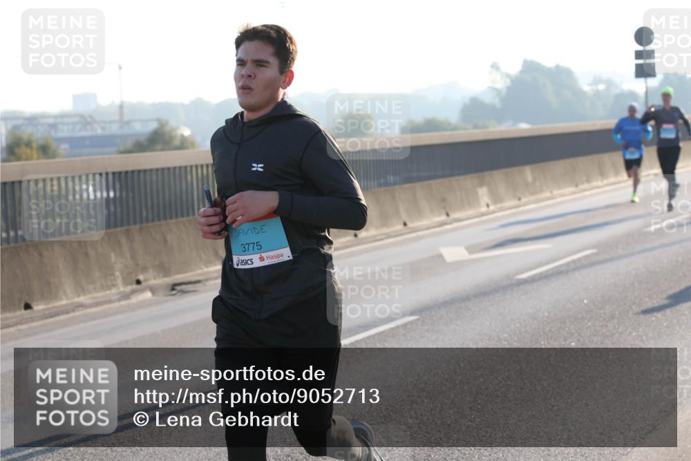 03.10.2025 - Köhlbrandbrückenlauf Lena Gebhardt http://msf.ph/oto/9052713 03.10.2025 09:15:25 Position 1 3775 meine-sportfotos.de