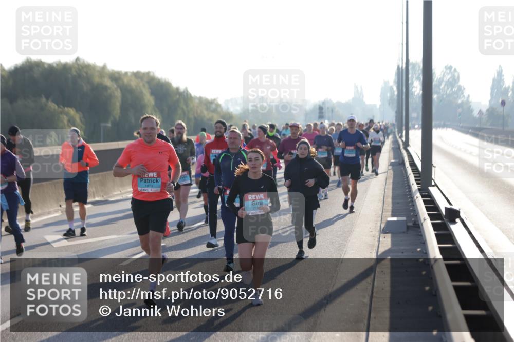 03.10.2025 - Köhlbrandbrückenlauf Jannik Wohlers http://msf.ph/oto/9052716 03.10.2025 09:19:37 Position 3 1973, 215 meine-sportfotos.de