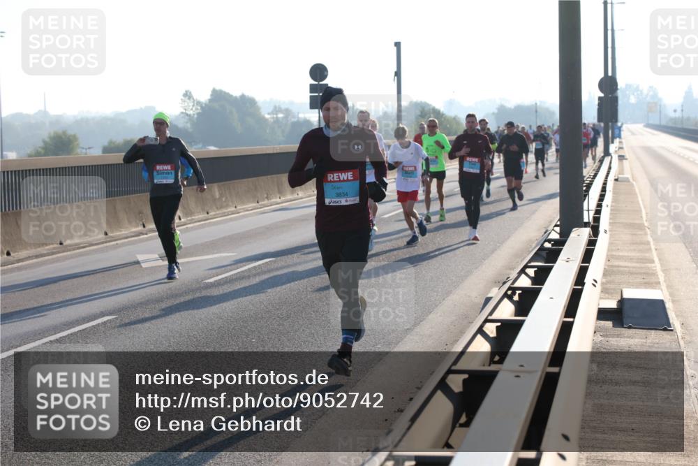 03.10.2025 - Köhlbrandbrückenlauf Lena Gebhardt http://msf.ph/oto/9052742 03.10.2025 09:15:27 Position 1 3834 meine-sportfotos.de