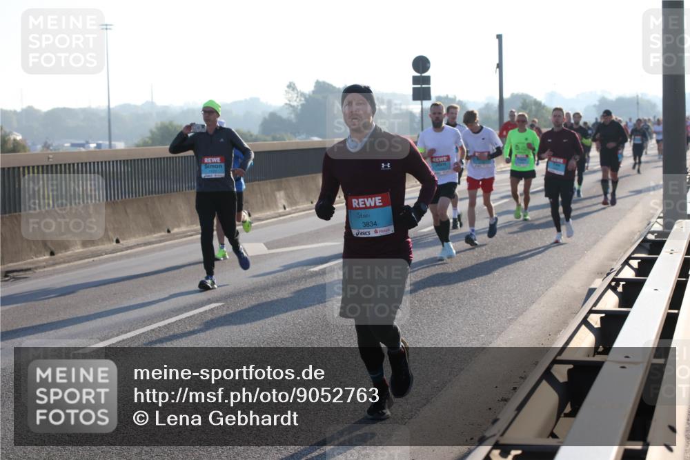 03.10.2025 - Köhlbrandbrückenlauf Lena Gebhardt http://msf.ph/oto/9052763 03.10.2025 09:15:28 Position 1 3834 meine-sportfotos.de