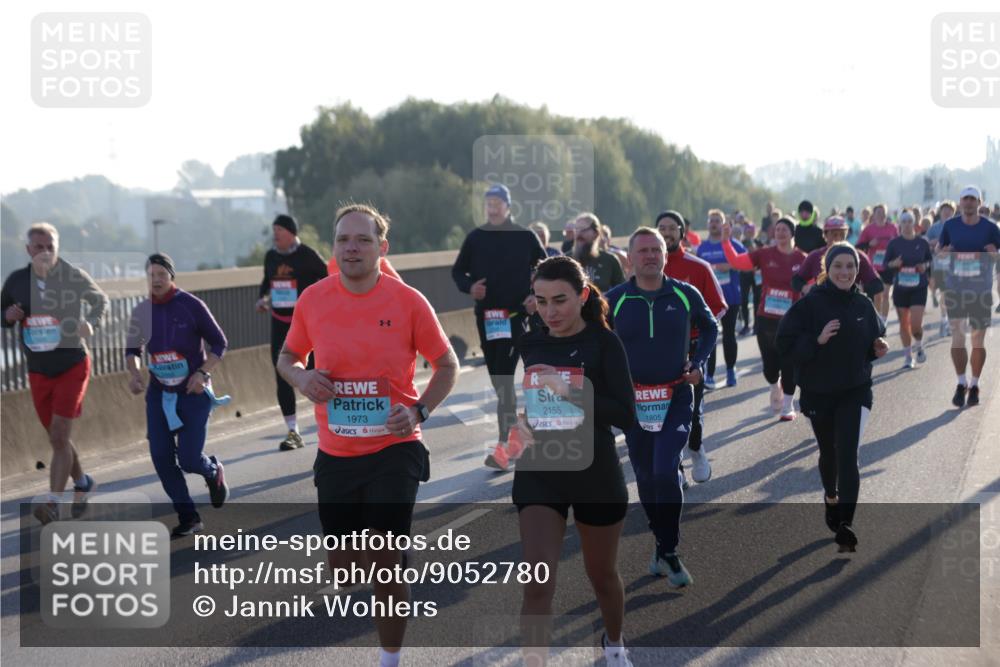 03.10.2025 - Köhlbrandbrückenlauf Jannik Wohlers http://msf.ph/oto/9052780 03.10.2025 09:19:39 Position 3 1973, 2155, 1805 meine-sportfotos.de