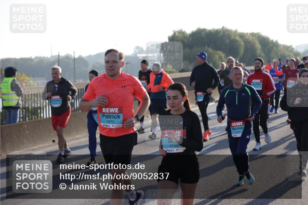 03.10.2025 - Köhlbrandbrückenlauf Jannik Wohlers http://msf.ph/oto/9052837 03.10.2025 09:19:39 Position 3 1973, 2155, 1805 meine-sportfotos.de