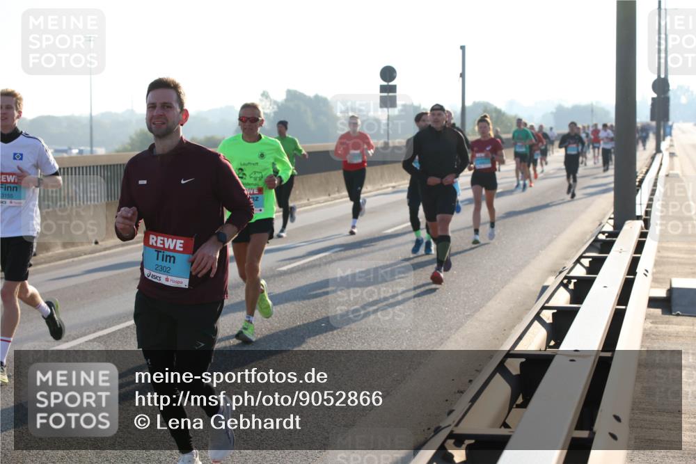 03.10.2025 - Köhlbrandbrückenlauf Lena Gebhardt http://msf.ph/oto/9052866 03.10.2025 09:15:32 Position 1 3155, 2302 meine-sportfotos.de