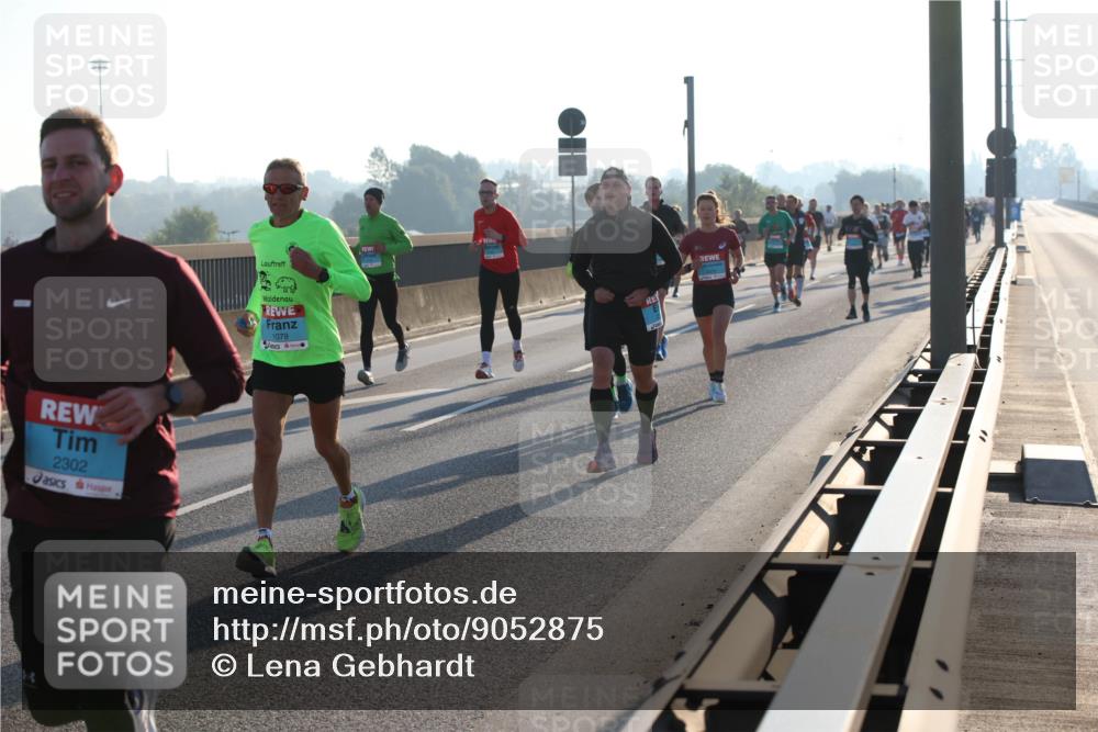 03.10.2025 - Köhlbrandbrückenlauf Lena Gebhardt http://msf.ph/oto/9052875 03.10.2025 09:15:32 Position 1 2302, 1079 meine-sportfotos.de