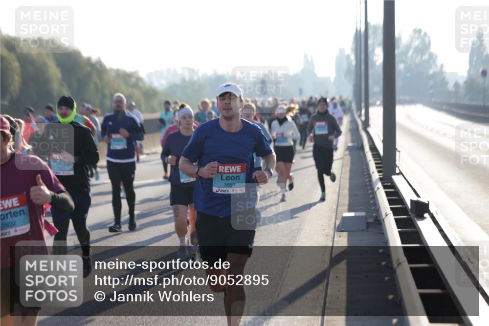 03.10.2025 - Köhlbrandbrückenlauf Jannik Wohlers http://msf.ph/oto/9052895 03.10.2025 09:19:42 Position 3 2832, 1833, 3653 meine-sportfotos.de
