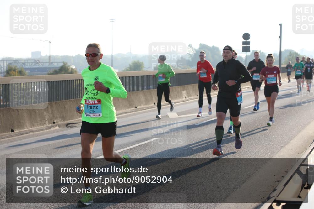 03.10.2025 - Köhlbrandbrückenlauf Lena Gebhardt http://msf.ph/oto/9052904 03.10.2025 09:15:33 Position 1 1079 meine-sportfotos.de