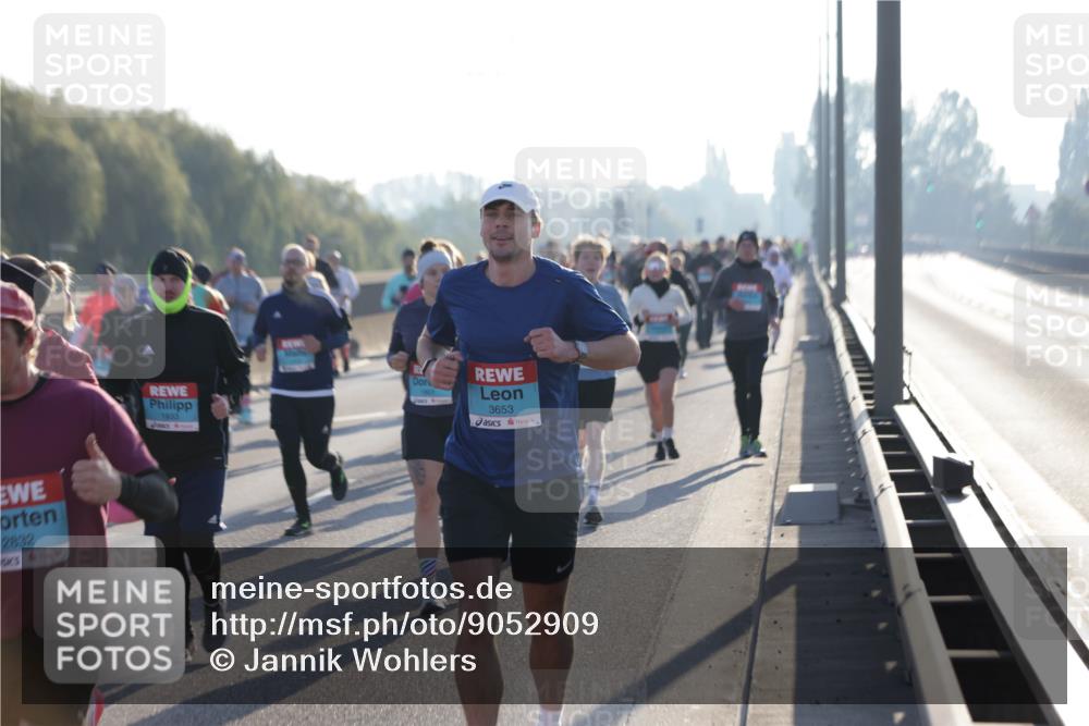03.10.2025 - Köhlbrandbrückenlauf Jannik Wohlers http://msf.ph/oto/9052909 03.10.2025 09:19:42 Position 3 2832, 1833, 3653 meine-sportfotos.de