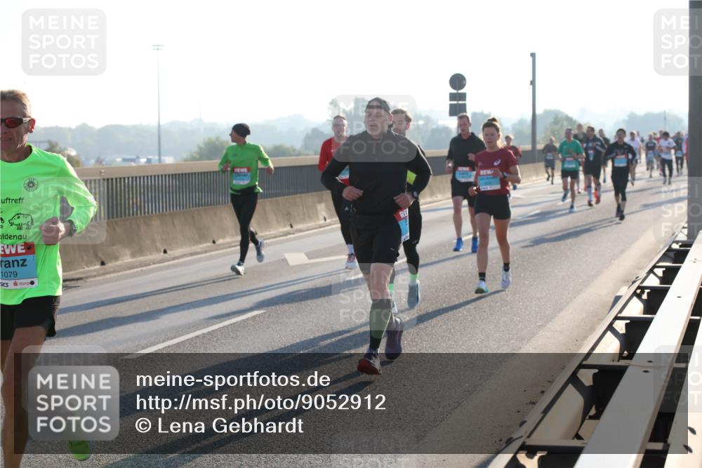 03.10.2025 - Köhlbrandbrückenlauf Lena Gebhardt http://msf.ph/oto/9052912 03.10.2025 09:15:33 Position 1 1079 meine-sportfotos.de