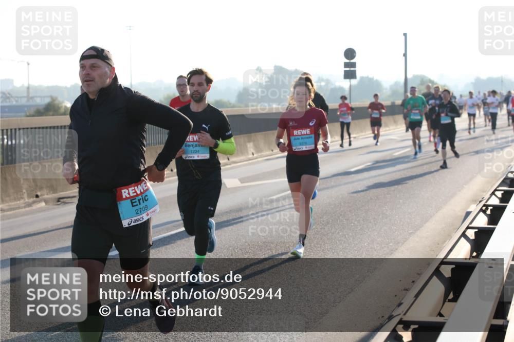 03.10.2025 - Köhlbrandbrückenlauf Lena Gebhardt http://msf.ph/oto/9052944 03.10.2025 09:15:34 Position 1 2709, 1224, 3376 meine-sportfotos.de
