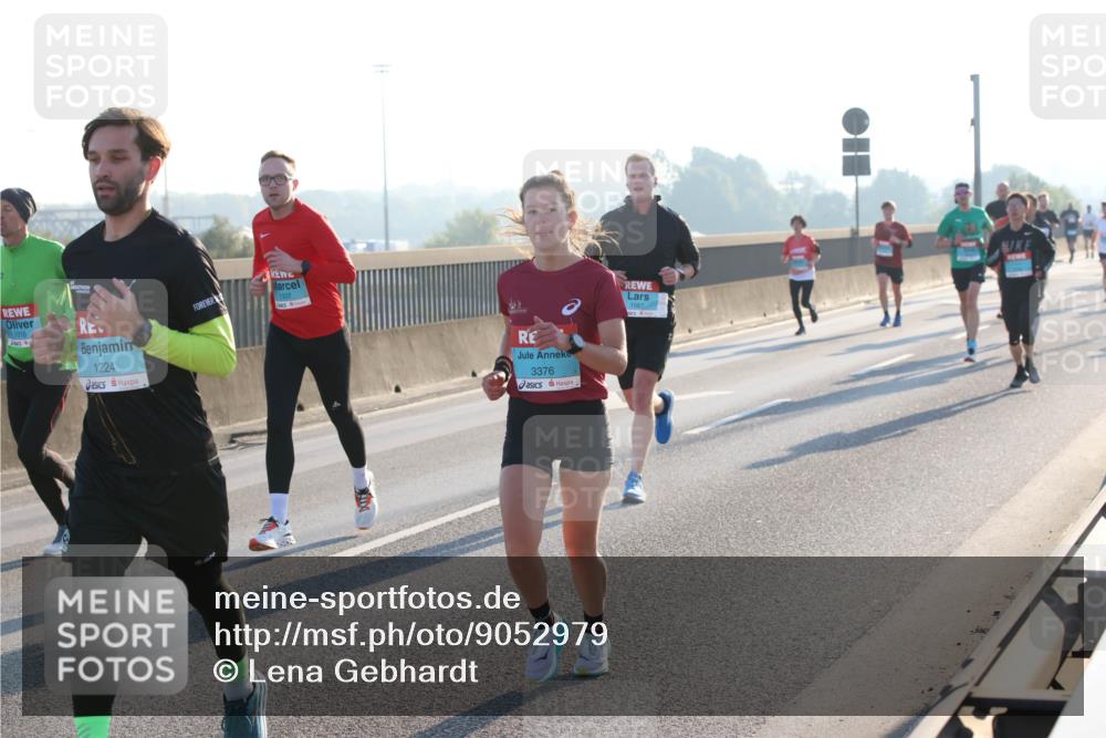 03.10.2025 - Köhlbrandbrückenlauf Lena Gebhardt http://msf.ph/oto/9052979 03.10.2025 09:15:35 Position 1 1010, 1224, 1107, 3376, 1067 meine-sportfotos.de