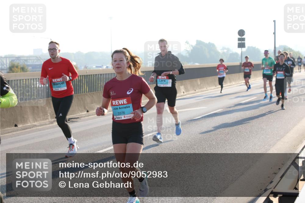 03.10.2025 - Köhlbrandbrückenlauf Lena Gebhardt http://msf.ph/oto/9052983 03.10.2025 09:15:35 Position 1 1107, 3376 meine-sportfotos.de