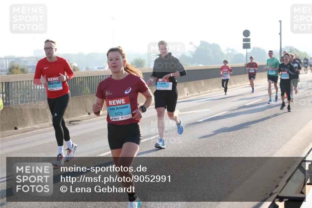 03.10.2025 - Köhlbrandbrückenlauf Lena Gebhardt http://msf.ph/oto/9052991 03.10.2025 09:15:36 Position 1 1107, 3376, 1067 meine-sportfotos.de