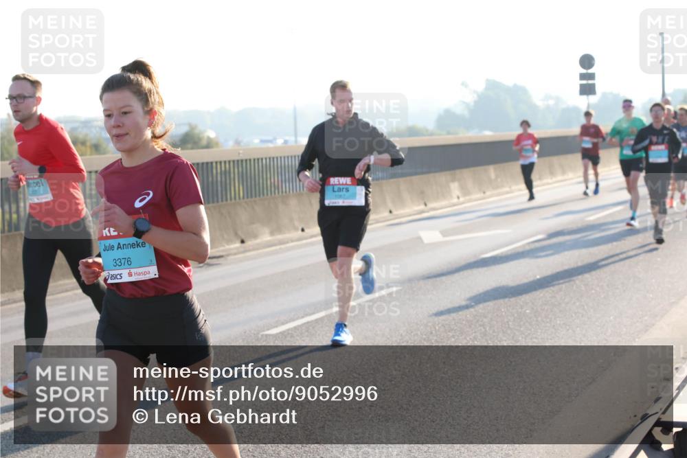 03.10.2025 - Köhlbrandbrückenlauf Lena Gebhardt http://msf.ph/oto/9052996 03.10.2025 09:15:36 Position 1 3376 meine-sportfotos.de